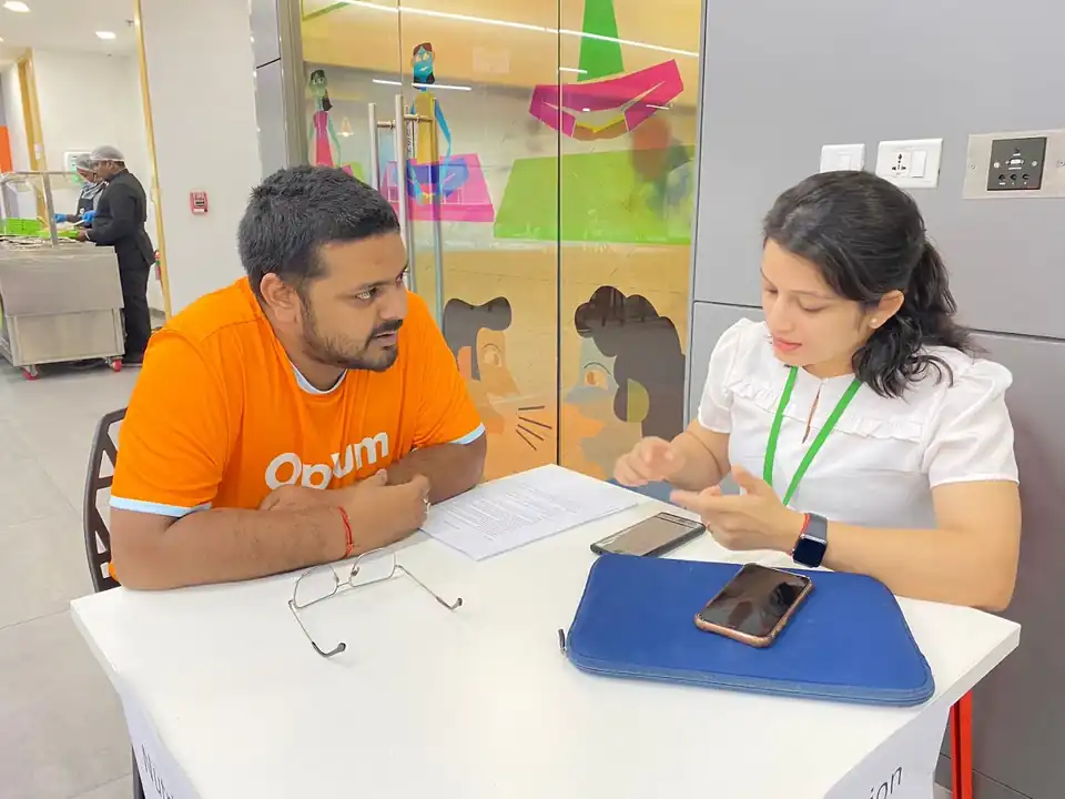 Megha, nutritionist, discussing nutrition with a client during a one-to-one consultation